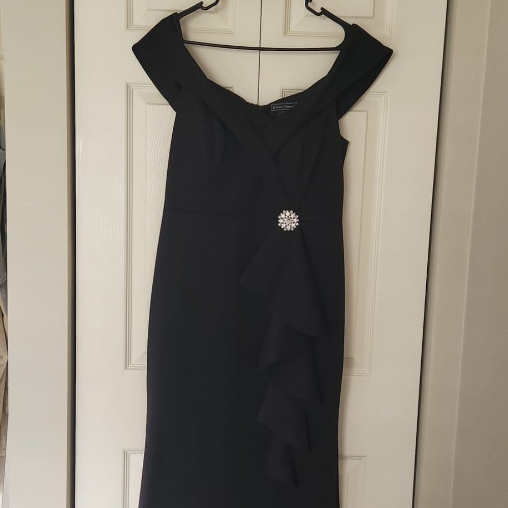 JESSICA HOWARD Black Off-The-Shoulder Ruffled Gown with brooch